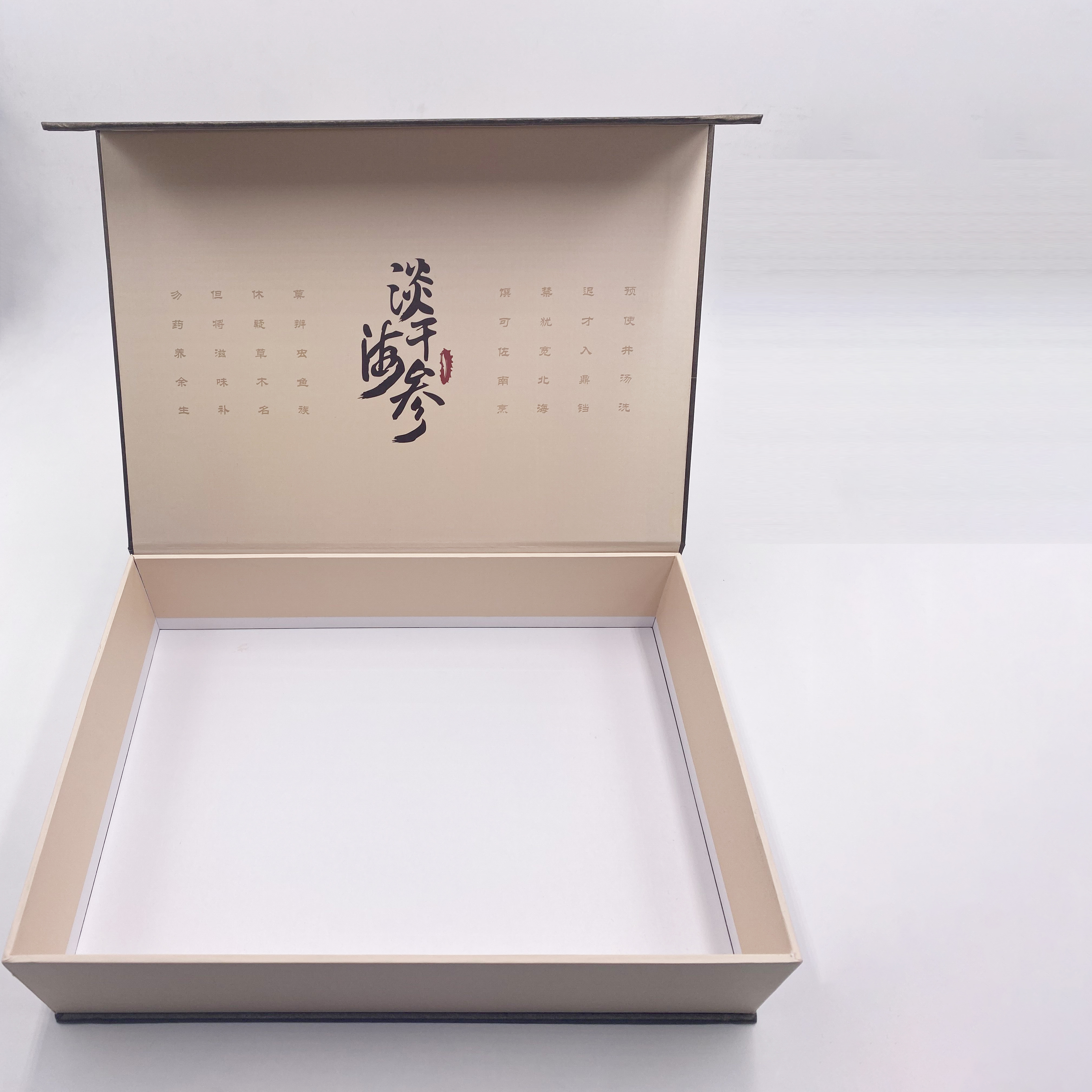 包装盒,常见成盒材料有灰底白卡纸,普通白卡纸,艺术纸包荷兰板;工艺
